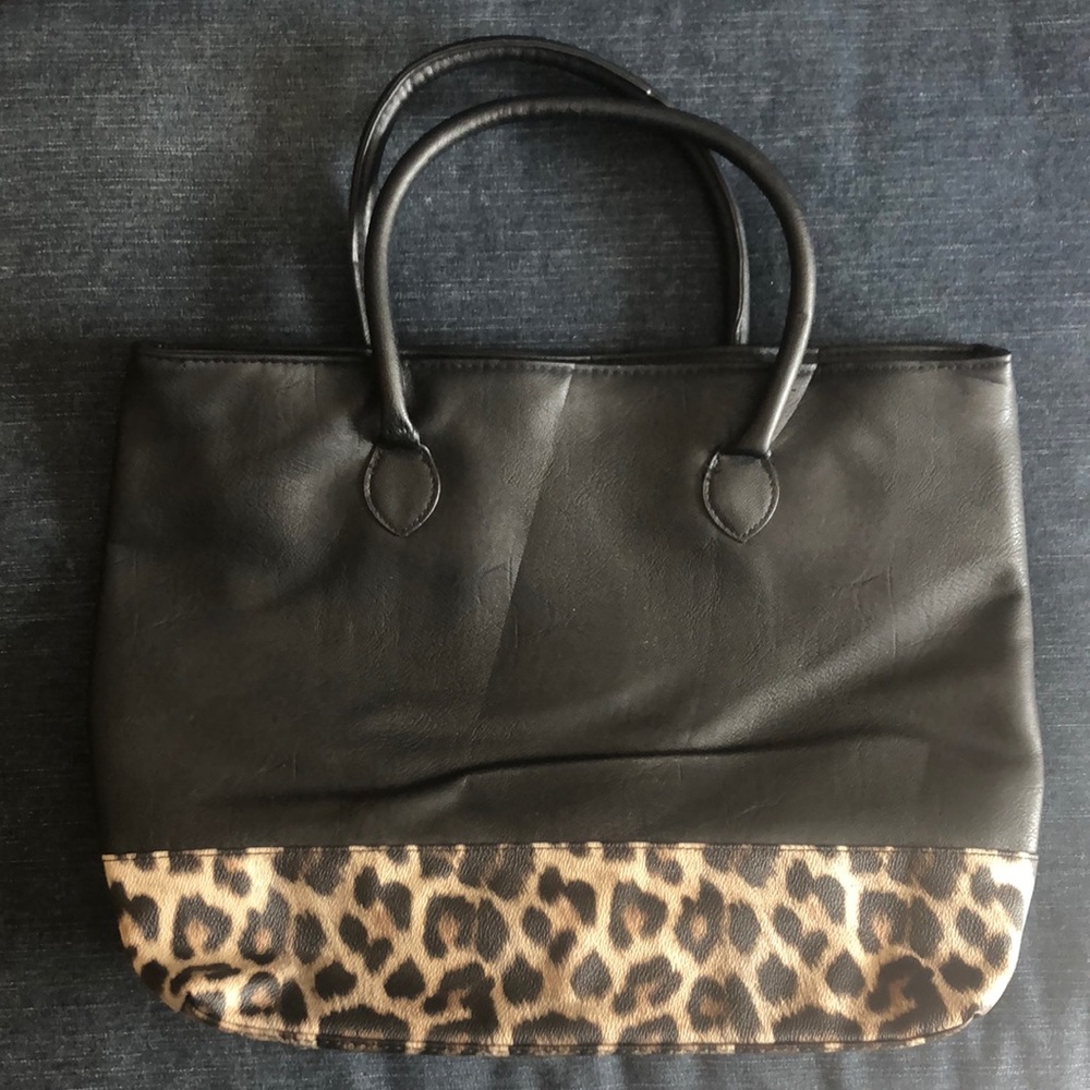 NWOT faux leather leopard print tote bag from DSW.